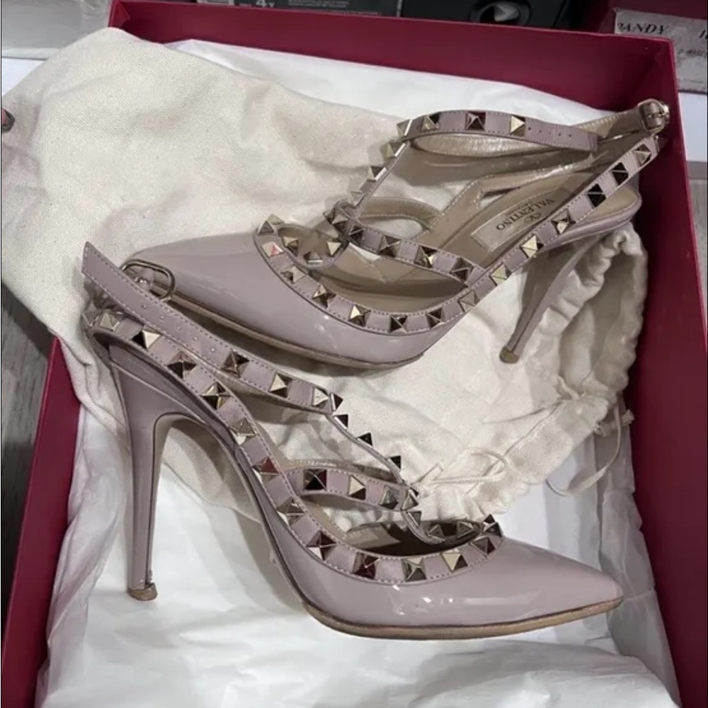 Valentino nude rockstud shoes size 35.